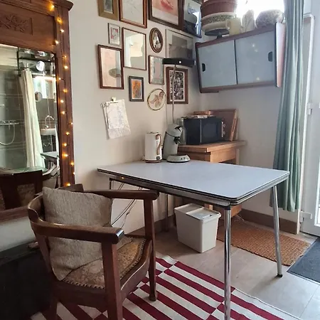 Quiet With Balcony And Garden View Bed & Breakfast *